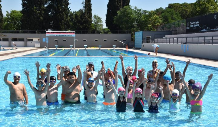Çocuklar hem eğleniyor hem spor yapıyor