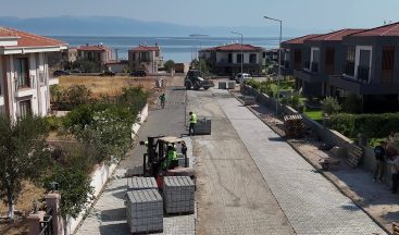 Cunda Adası’nda yol yenileme çalışmaları tüm hızıyla sürüyor