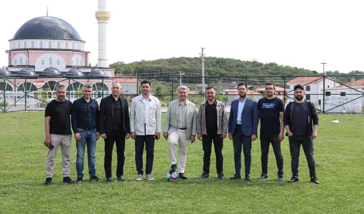 Vekil Canbey’den gençlere spor sahası müjdesi