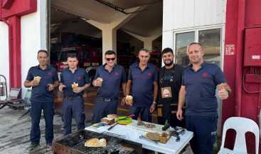 Ayvalık’ta itfaiye erlerine kokoreçli teşekkür