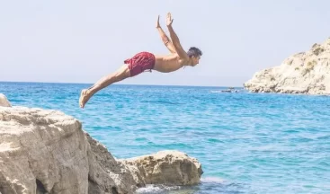 Balıklama atlamayın felç kalabilirsiniz!