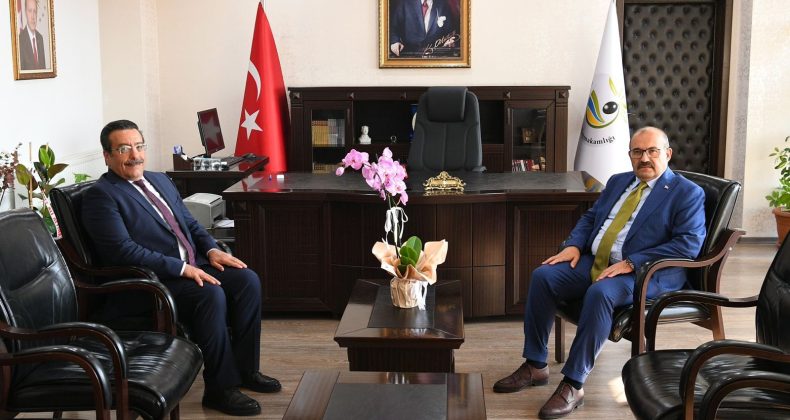 Vali Ustaoğlu’ndan Burhaniye Kaymakamı Atilla’ya “Hayırlı olsun” ziyareti