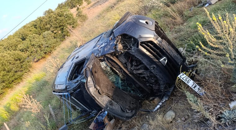 Havran’da devrilen otomobildedeki iki kişi yaralandı