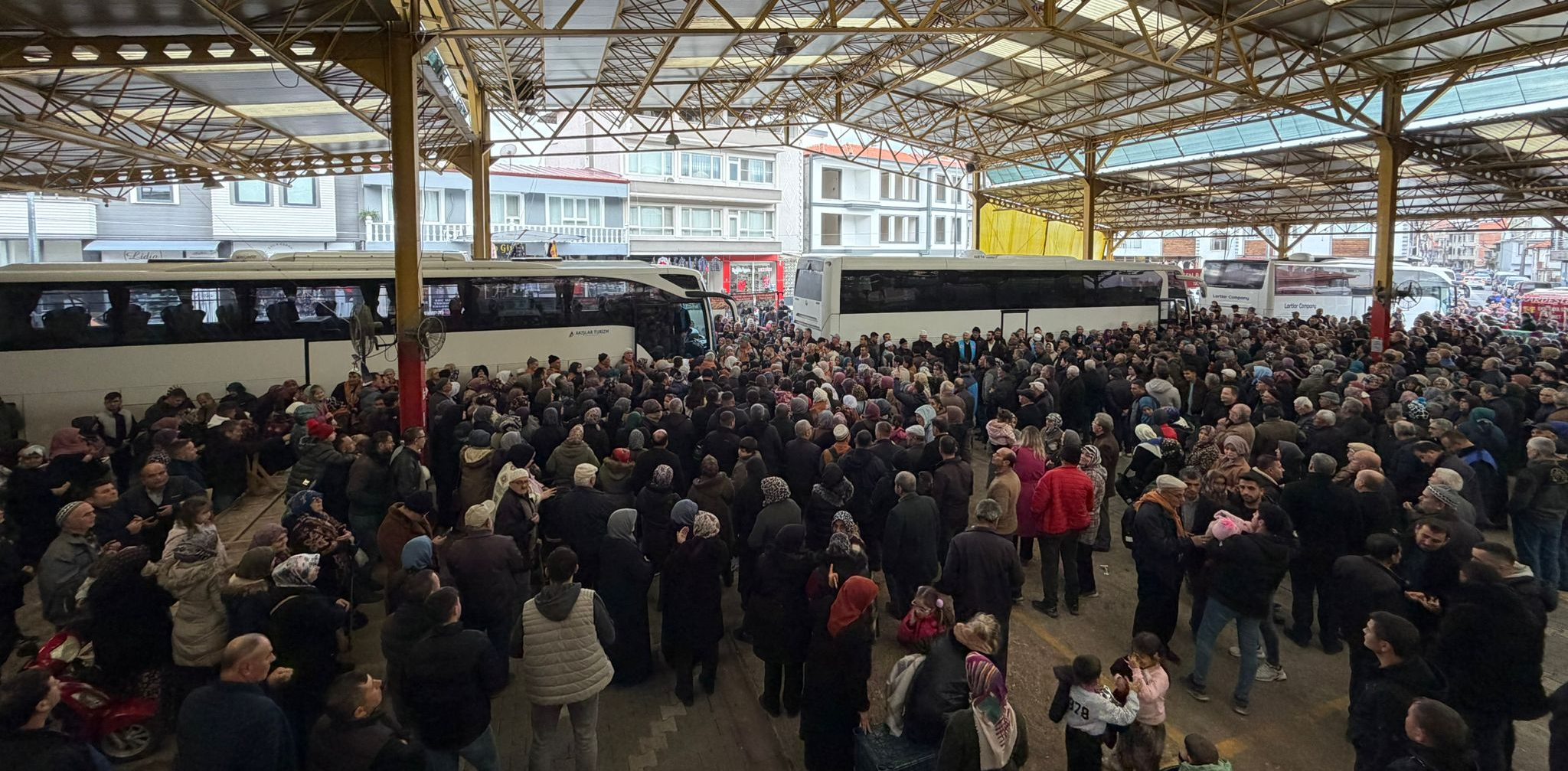 Havran’dan ikinci umre kafilesi dualarla yola çıktı