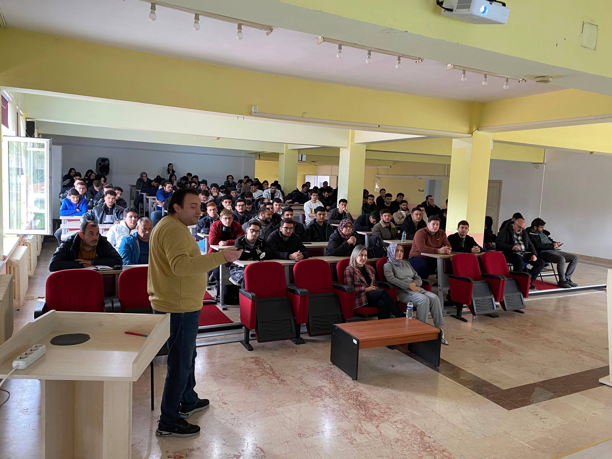 Edremit MYO öğrencilerine sertifikalı “iş sağlığı ve güvenliği” eğitimi