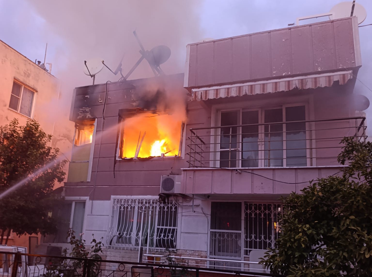 Akçay’da yangın paniği