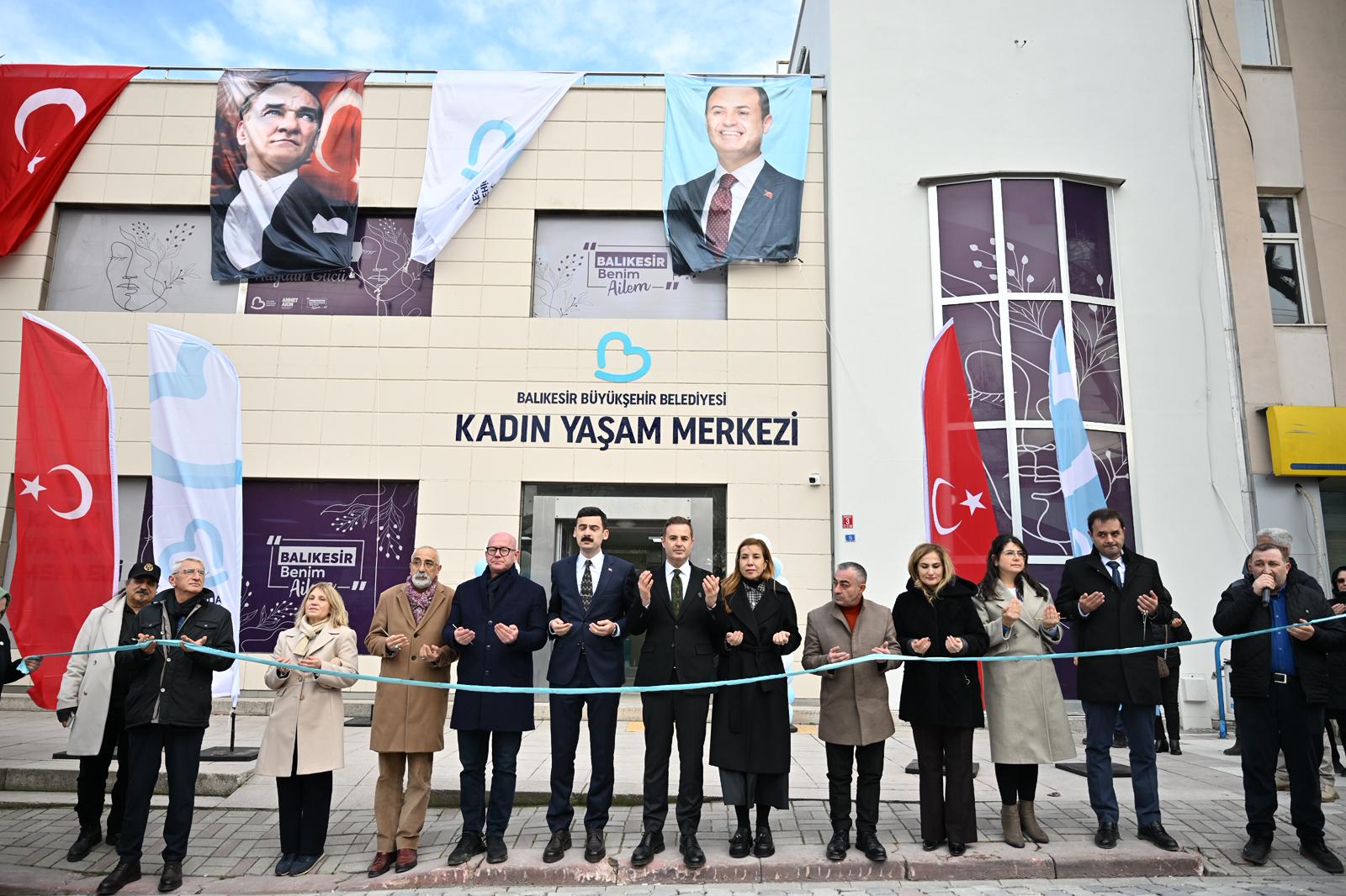 Akın’dan Manyas’a çifte hizmet
