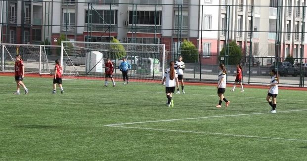 Başkan Ertaş, kadın futbol takımını yalnız bırakmadı: 4-3