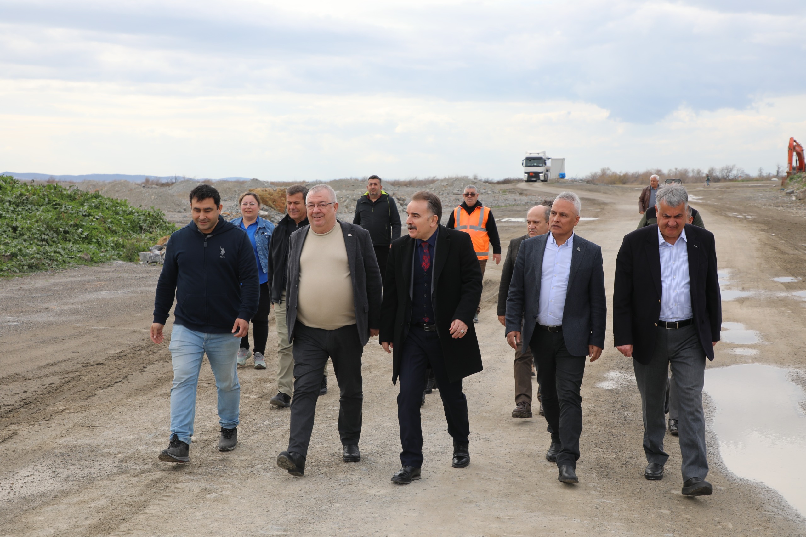 Edremit Kaymakamı Odabaş, Tarıma Dayalı İhtisas OTB alanını inceledi