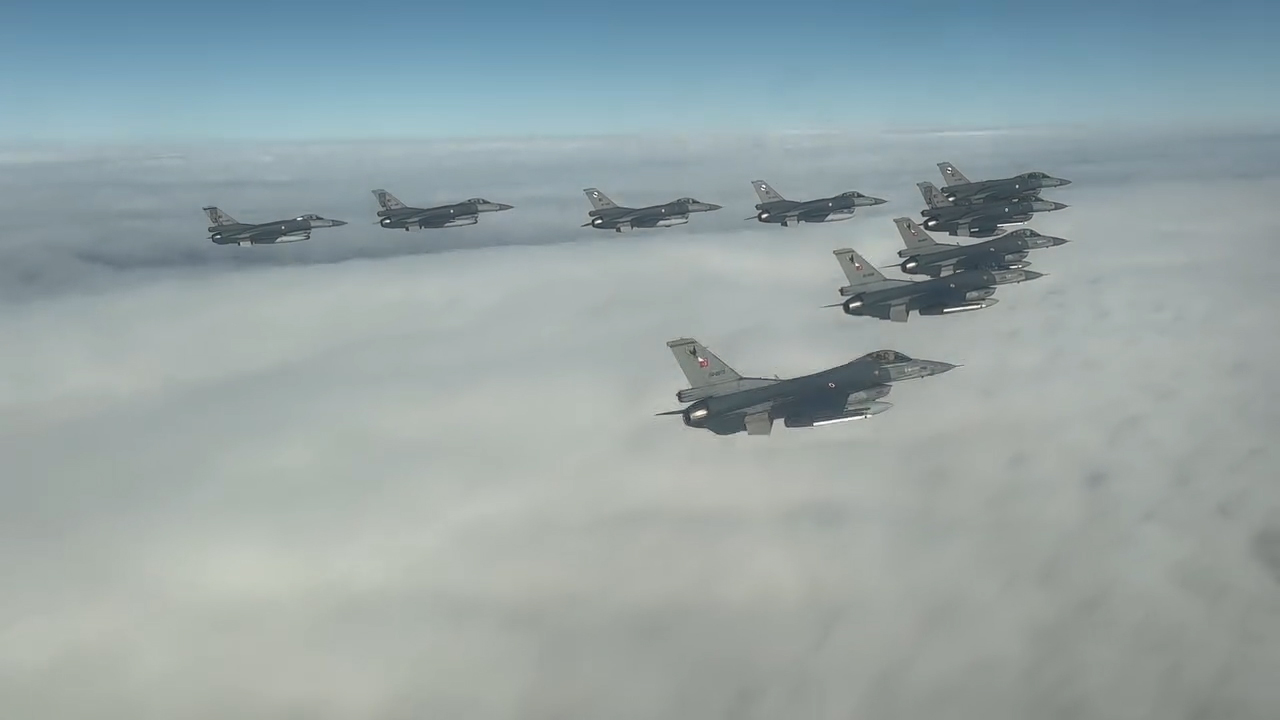 Savaşan Şahinlerin yeni yılın ilk uçuş Bandırma’da yapıldı