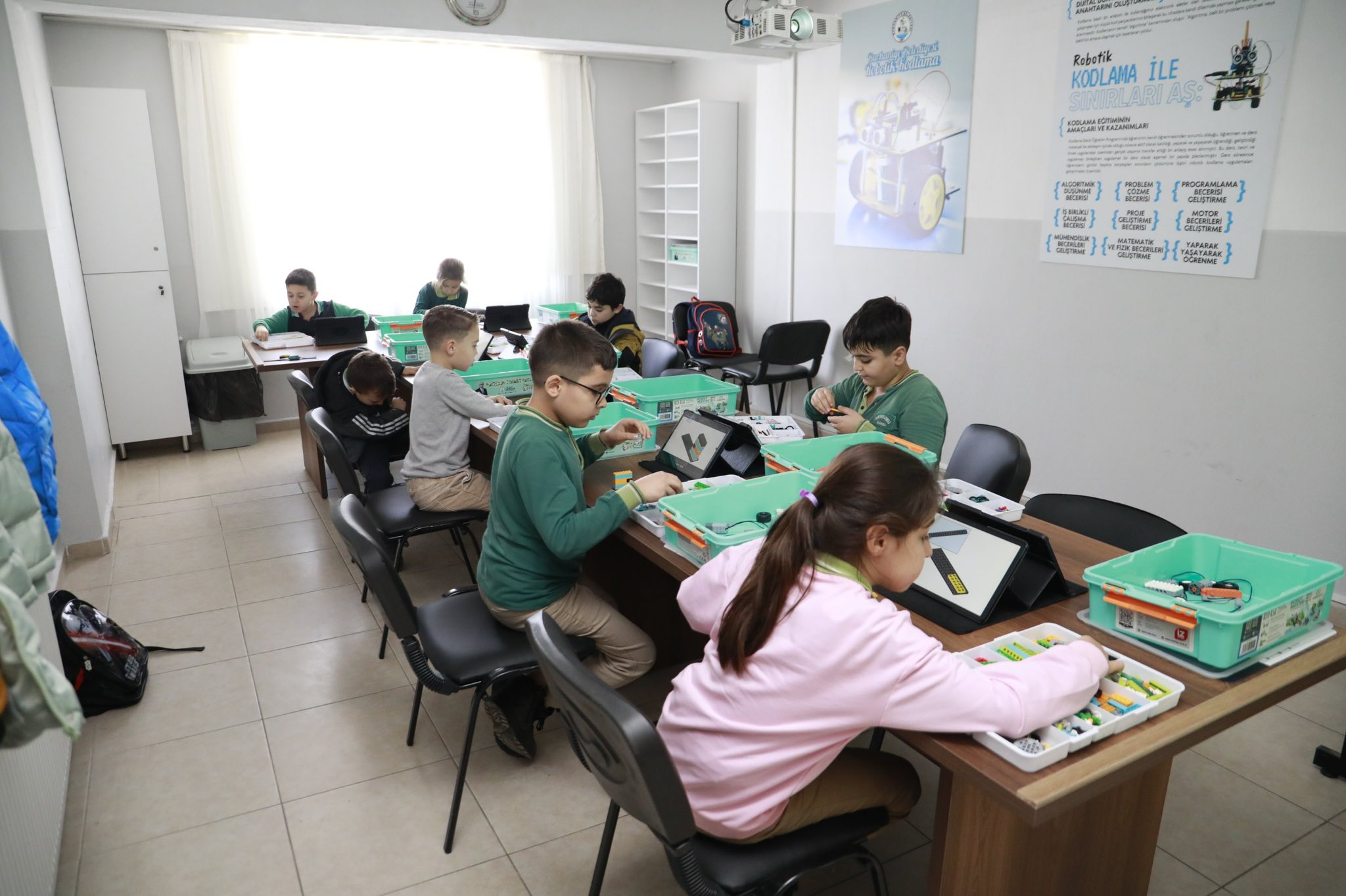 Burhaniye Belediyesi robotik kodlama kursu devam ediyor