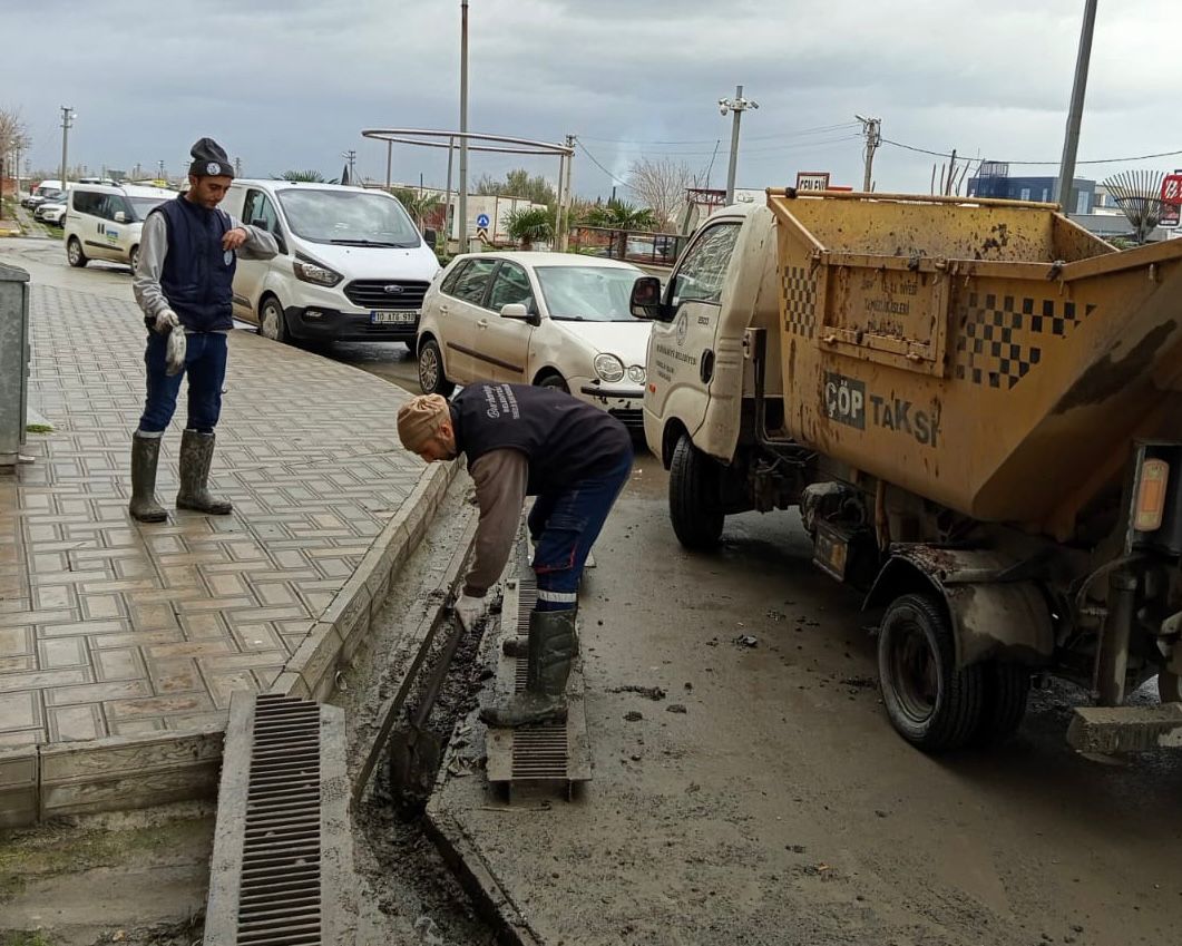 Temizlik işleri ekipleri 7/24 sahada