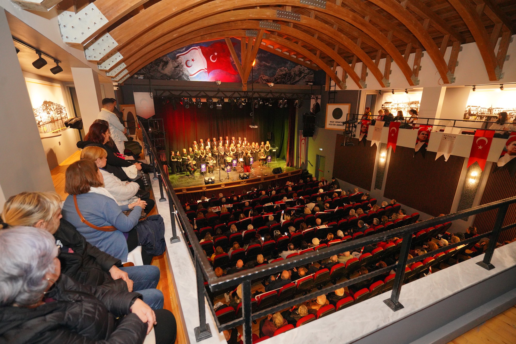 Rauf Denktaş Kültür Merkezi Perdelerini Açtı