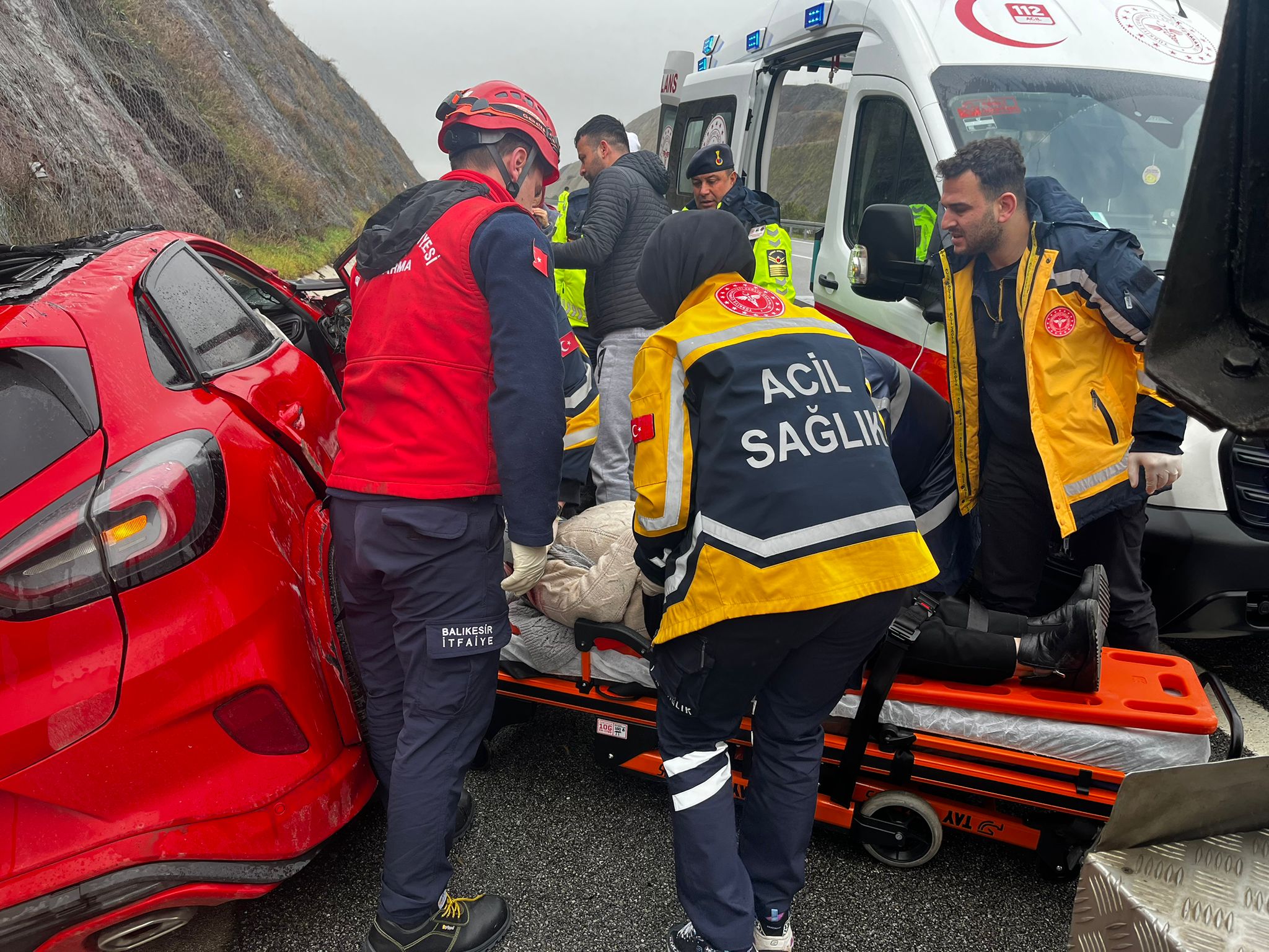 Otobanda tek taraflı trafik kazası: 2 yaralı