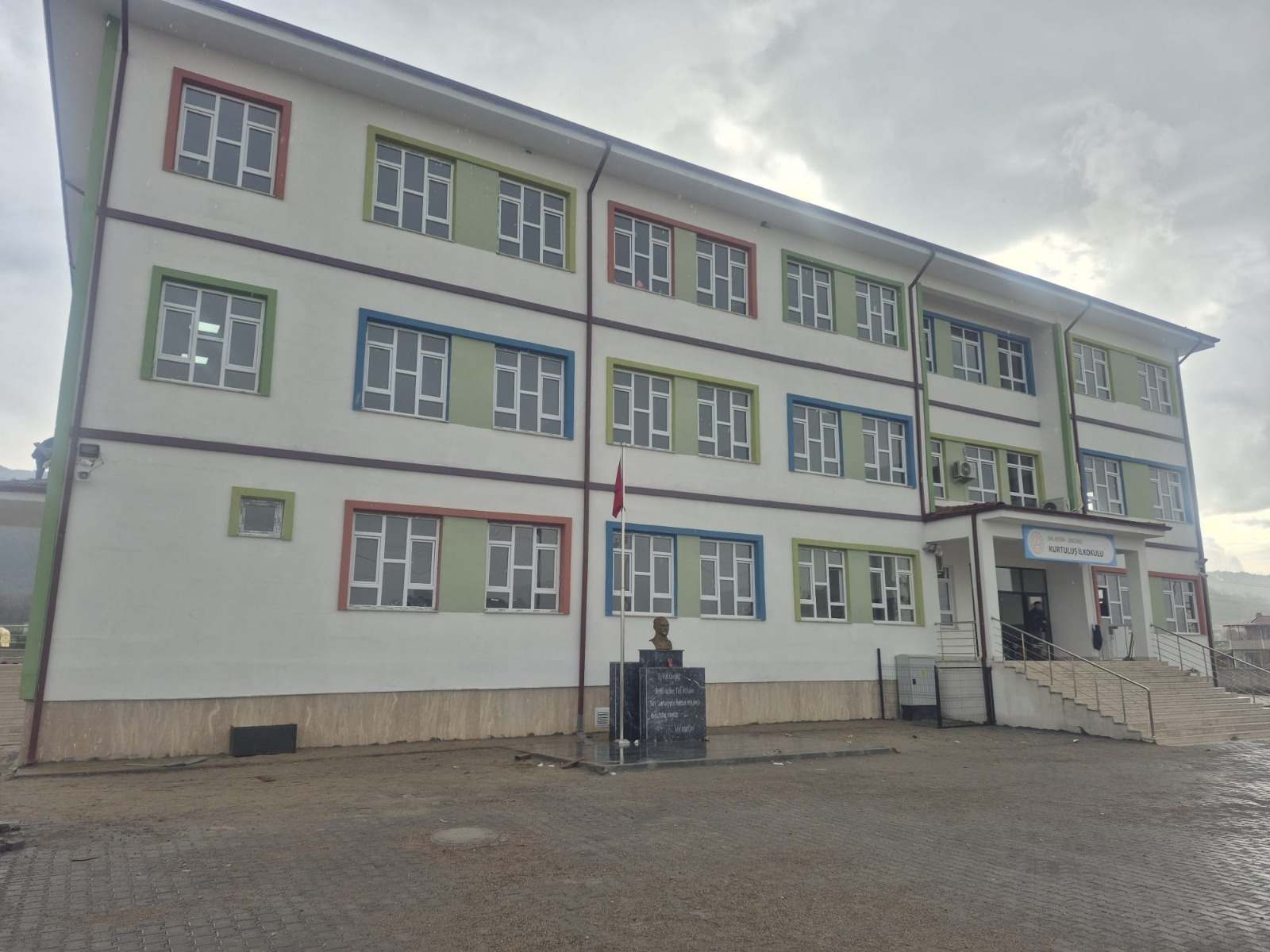 Sındırgı Kurtuluş İlkokulu Yeni Binasında Eğitime Başladı.