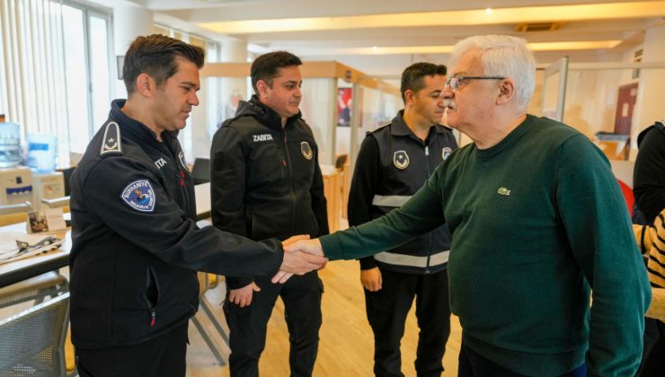 Başkan Ali Kemal Deveciler, belediye personeliyle bayramlaştı