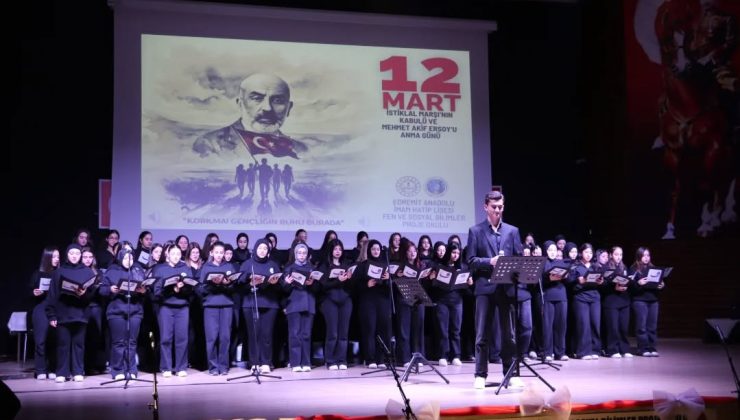 Edremit’te İstiklal Marşı’nın kabulü ve Mehmet Akif Ersoy’u Anma Programı düzenlendi