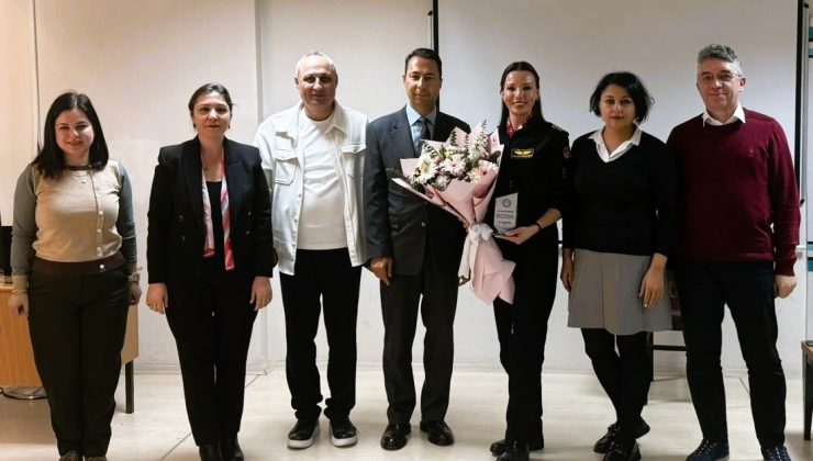 Türkiye’nin ilk kadın gyrocopter pilotu öğrencilerle buluştu