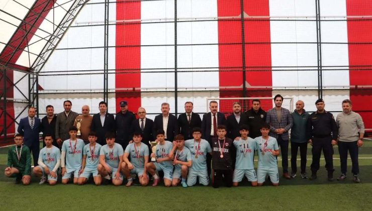 Edremit’te liseler arası futbol turnuvası finali tamamlandı