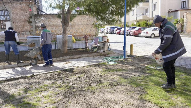 Burhaniye’de park ve yeşil alanlarda bahar temizliği