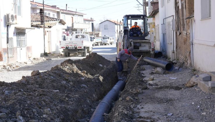 Burhaniye’de                                                       yollar yenileniyor
