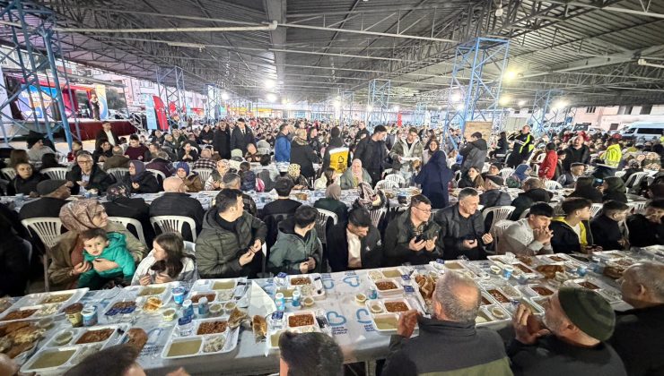 Ahmet Akın, Edremit’te iftar programına katıldı