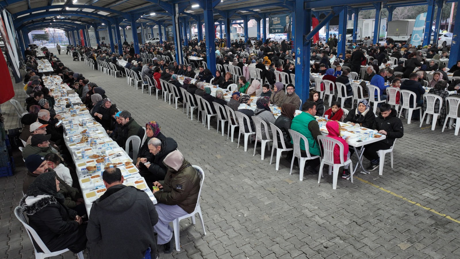 Büyükşehir’in iftar sofrası Altıeylül’de gönülleri ısıttı