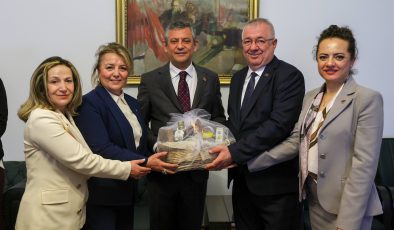 Başkan Ertaş ve Edremit heyeti CHP Lideri Özgür Özel ile buluştu