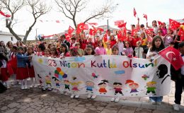 Gömeç’te 23 Nisan gururu: Çocukların neşesi ilçeyi sardı