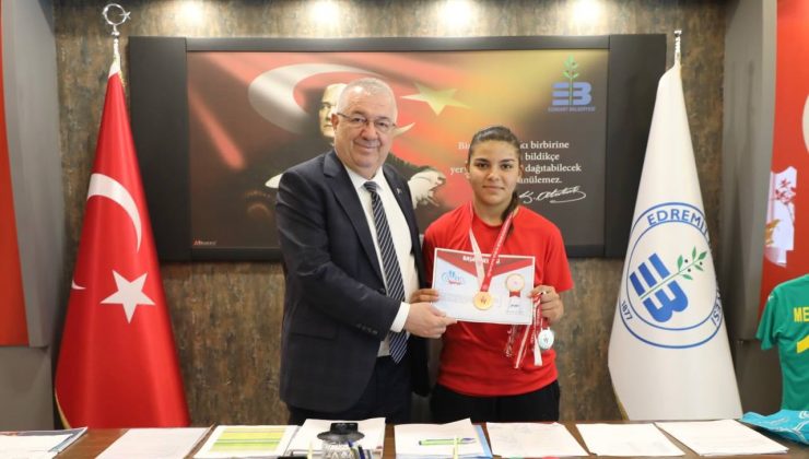 Türkiye 3.’sü Milli Güreşçi Esma Nur’a Başkan Ertaş’tan tebrik