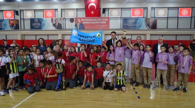 Havran’da “Mendil Kapmaca” heyecanı: Geleneksel oyunlar şenliği sona erd