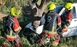 Burhaniye’de otomobil köprü yanında savruldu