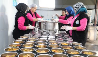 Burhaniye Belediyesi’nden binlerce haneye destek eli