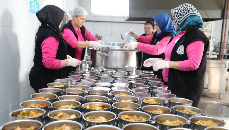 Burhaniye Belediyesi’nden binlerce haneye destek eli