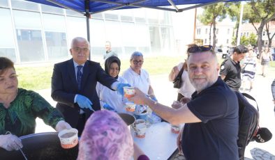 Burhaniye Belediyesi’nden geleneksel aşure hayrı