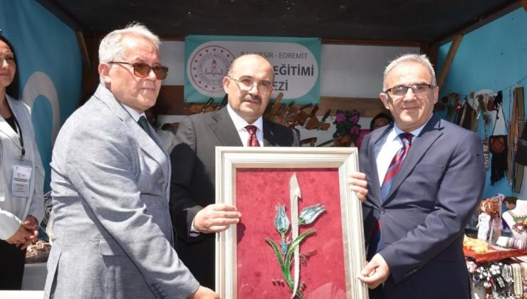 Edremit, Hayat Boyu Öğrenme Haftası açılış programında yerini aldı