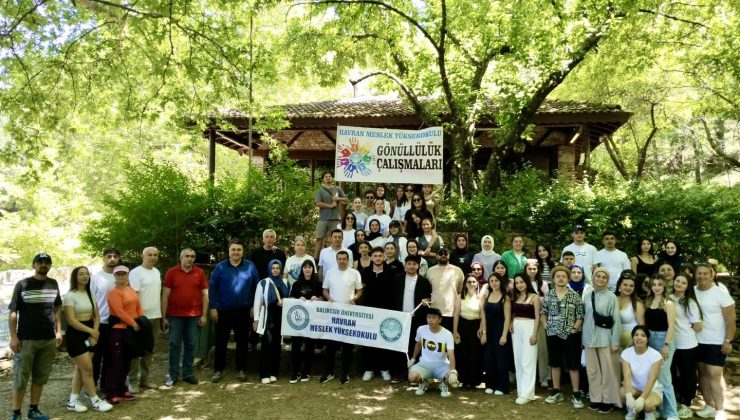 Protokol ve üniversiteliler Kazdağları’nda sağlıklı yaşam için yürüdü