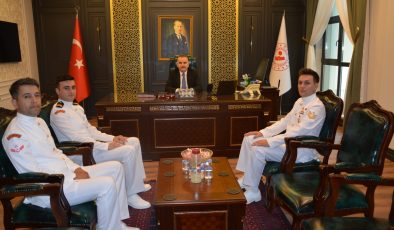 Edremit Kaymakamı Ahmet Odabaş, Sahil Güvenlik personelini ağırladı