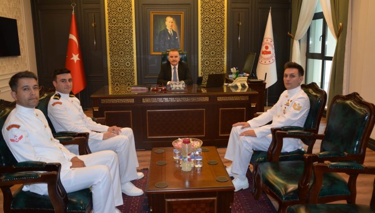 Edremit Kaymakamı Ahmet Odabaş, Sahil Güvenlik personelini ağırladı