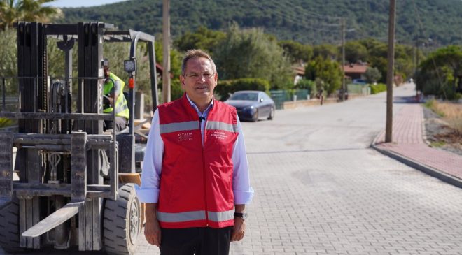 Ayvalık’ta yol ve kaldırım seferberliği sürüyor