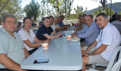 Edremit Kaymakamı Ahmet Odabaş’tan Doyran’daki aşure hayrına ziyaret