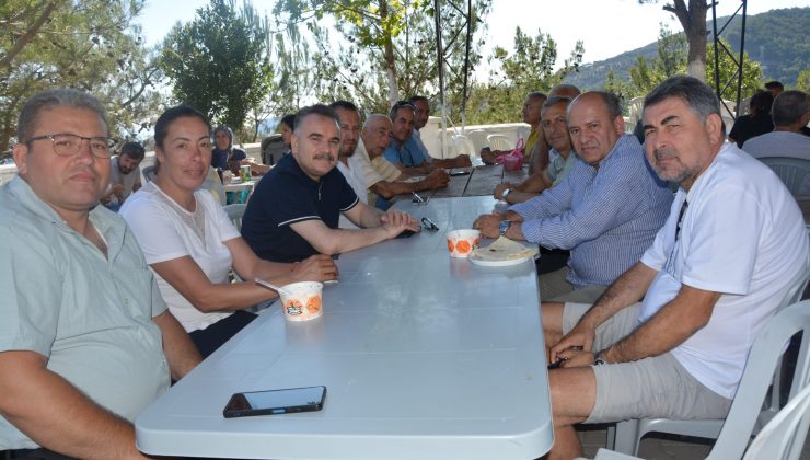 Edremit Kaymakamı Ahmet Odabaş’tan Doyran’daki aşure hayrına ziyaret