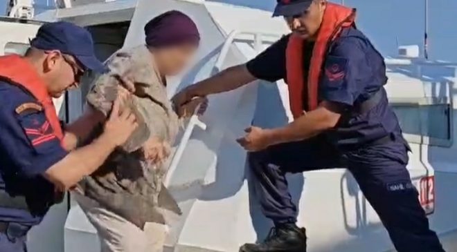 Ayvalık açıklarında rahatsızlanan yolcu tahliye edildi