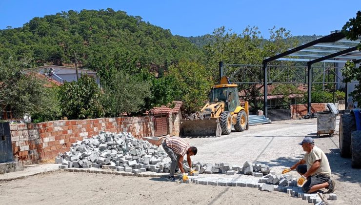 Burhaniye’de yol yapım ve onarım çalışmaları kesintisiz sürüyor