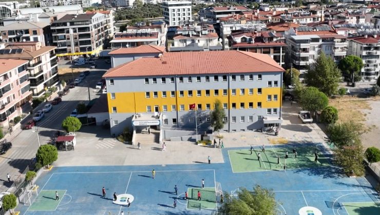 Akçay Şehit Halil Kantarcı Ortaokulu’na yeni görünüm
