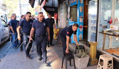 Edremit’te kaldırım işgallerine zabıta denetimi