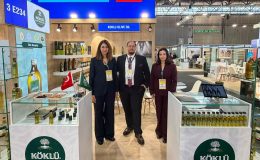 Ayvalıklı zeytinyağı üreticisi SIAL Paris’te Türk zeytinyağını tanıttı