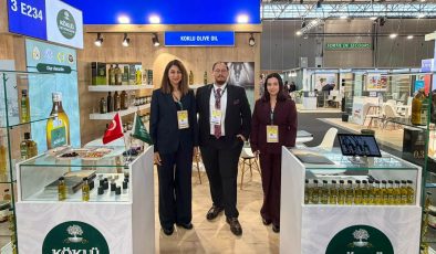 Ayvalıklı zeytinyağı üreticisi SIAL Paris’te Türk zeytinyağını tanıttı