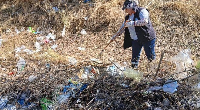 Burhaniye Belediyesi temizlik işleri ekipleri 7/24 sahada